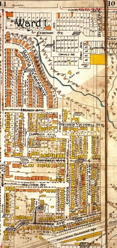 This map from the 1924 Goad's Atlas shows the pocket as solidly built up. The brick houses (red rectangles) of Eastmount Park with their uniform set back from the street contrast with their neighours further south. Here there are many wooden houses (yellow rectangles). Ravina Creek is still above ground in the deep brick pit.